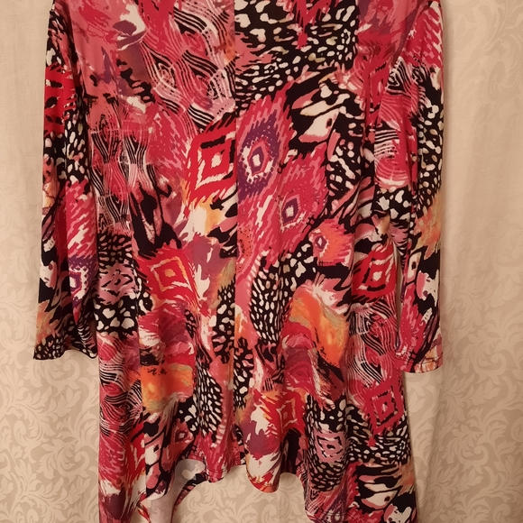 Sharkbite Tunic Abstract Pattern - Picture 2 of 4